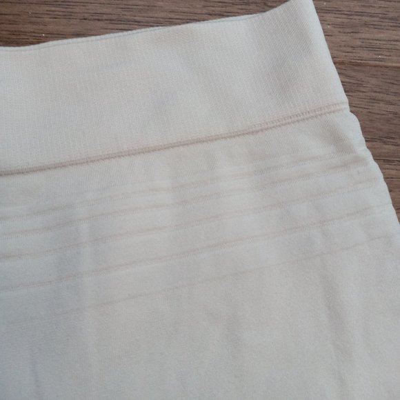 Warner's Beige No Pinching No Problem Nylon Smoothing Boyshorts UNWORN - Picture 3 of 13